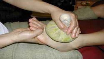 Thaise Kruidenstempel massage behandeling-3 bij Chokdee Massage in Alkmaar